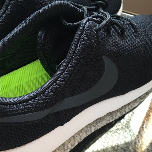 New Nike roshe’s - Picture 1 of 5